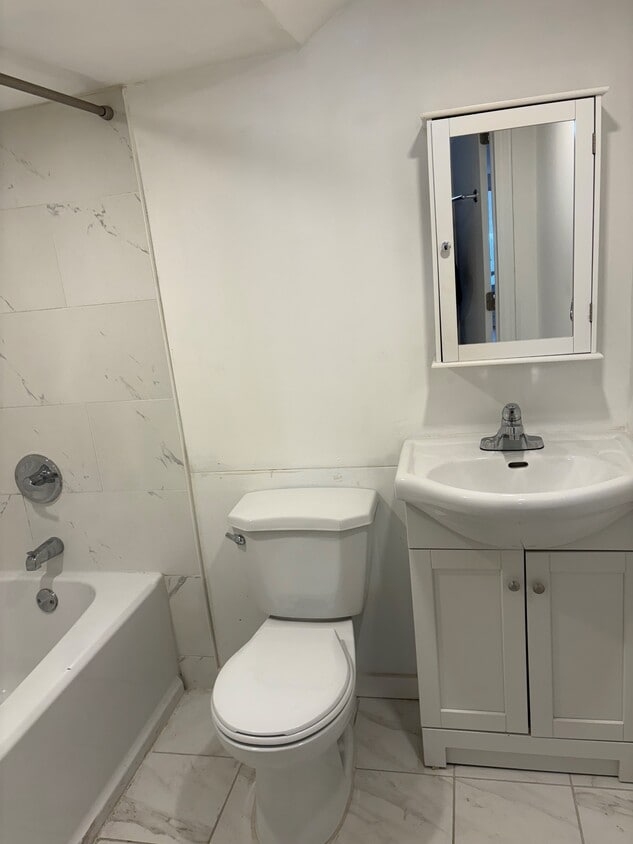 Building Photo - 3355 Bd Rosemont