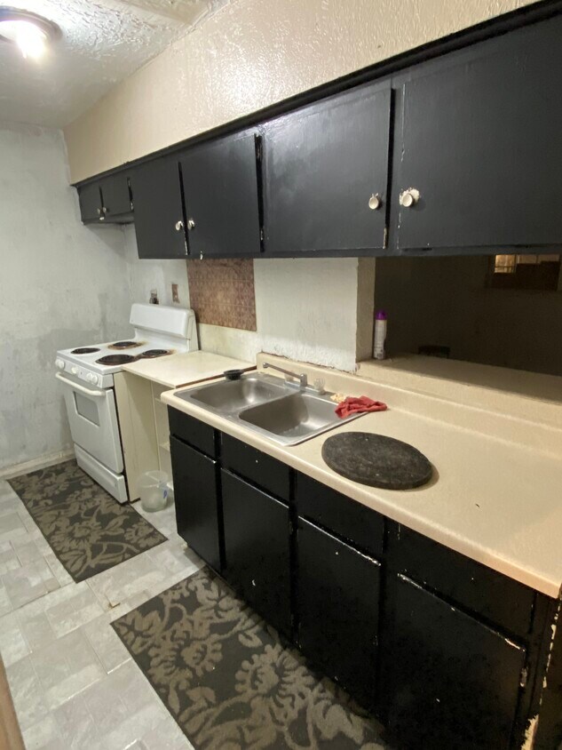 Building Photo - 4540 Mayflower St