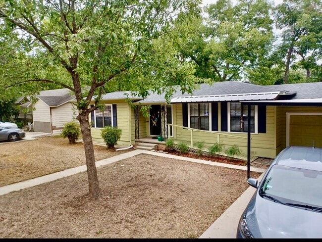 Building Photo - 214 Coyle Pl