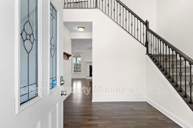 Building Photo - 146 Trenton Pl