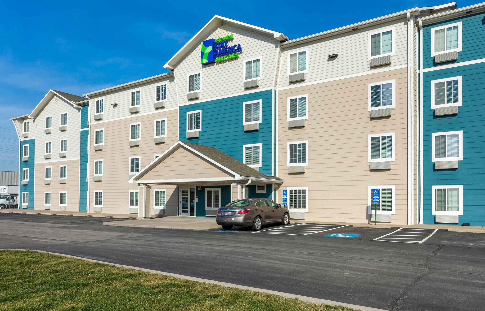 Furnished Studio-Cleveland - Avon – photo 1 of 29