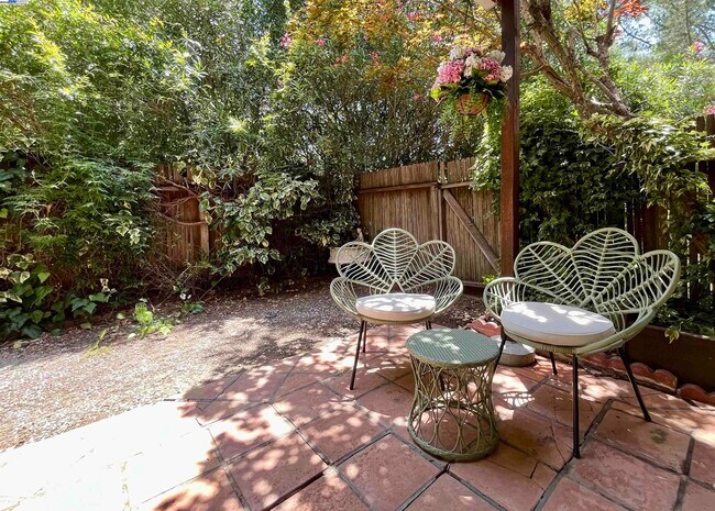 Foto del edificio - 148 Ascot Ct