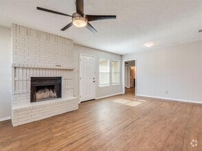 Building Photo - 1110 Hyridge St