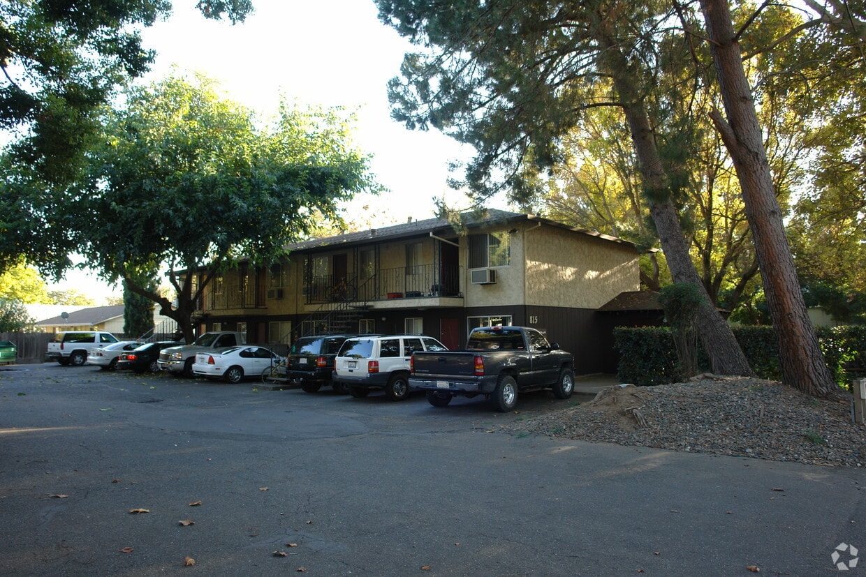 Building Photo - 815 West 5th Street