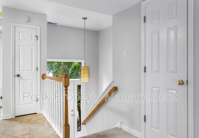 Building Photo - 12011 Shore View Dr