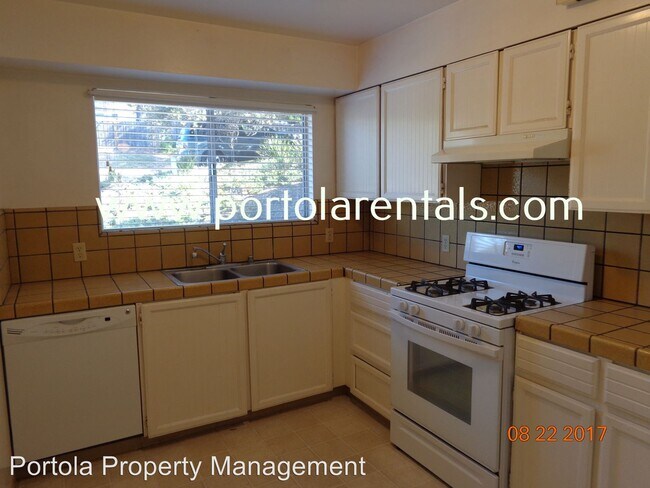 Building Photo - 104-104 Oak Ln