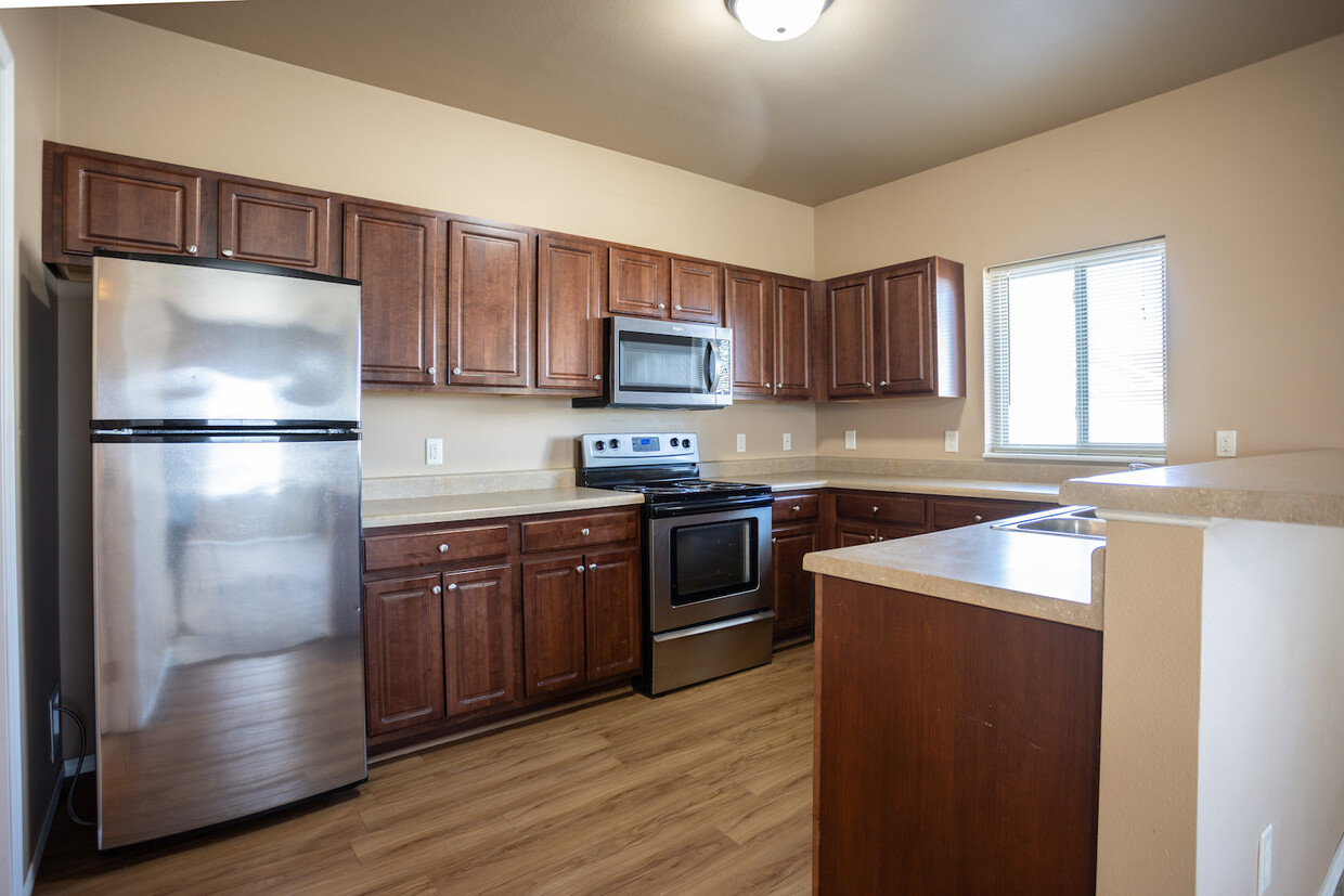 Foto principal - Prairiewood Apartments and Townhomes