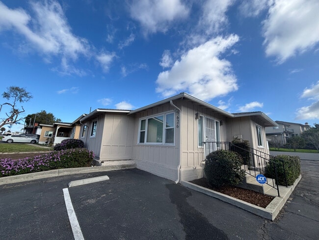 Building Photo - 626 Civic Center Dr