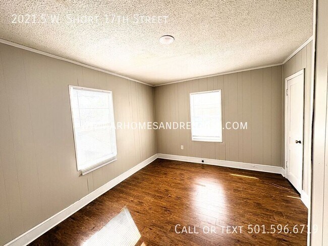 Foto del edificio - 2021.5 W Short 17th St