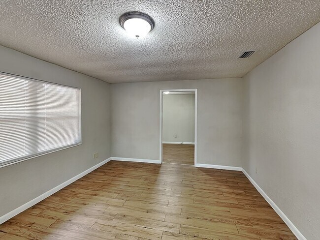 Building Photo - Apply Today!