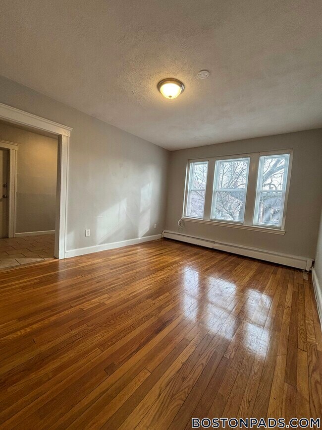 Building Photo - 77 Green St