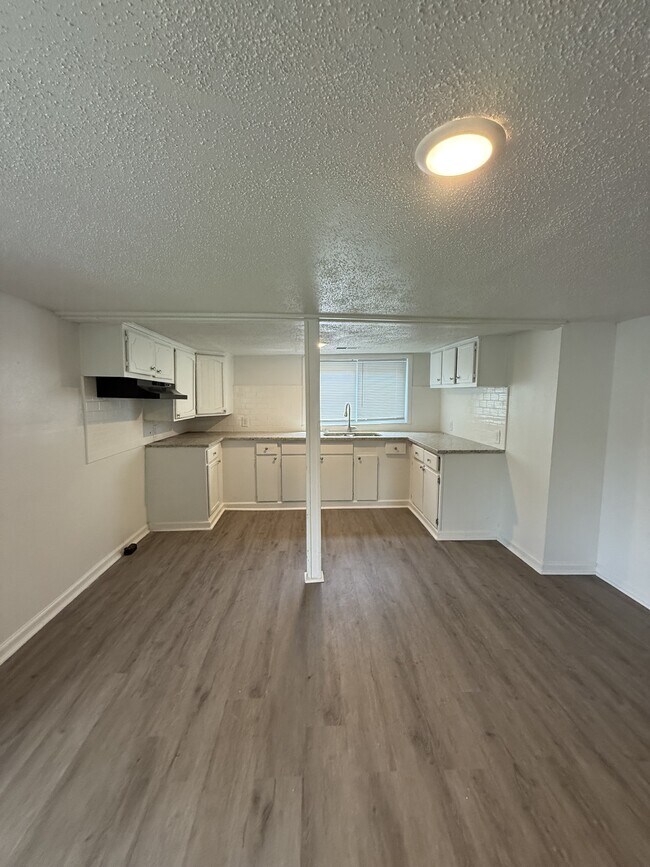 Foto del edificio - 5317 Watson Ave