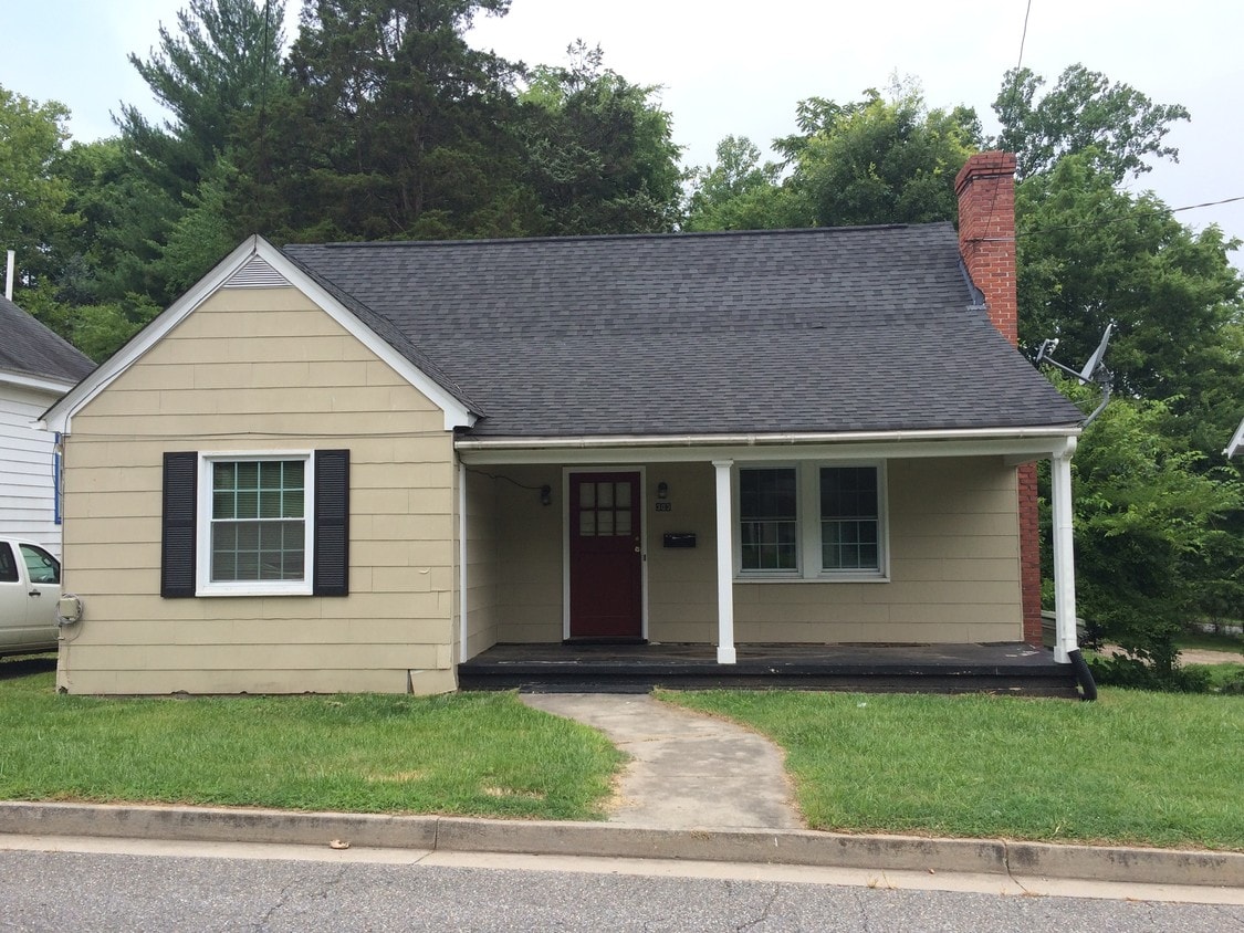 303 S Virginia St, Farmville, VA 23901 House Rental in Farmville, VA