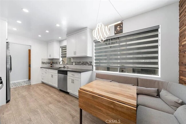 Building Photo - 2121 E 1st St