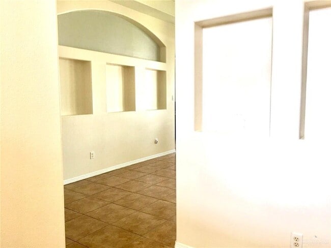 Building Photo - 2423 Leanna Denae Ave