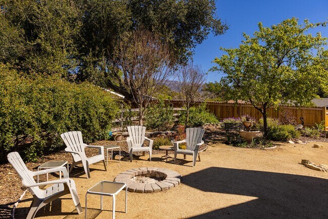 Building Photo - Outdoor living at its best