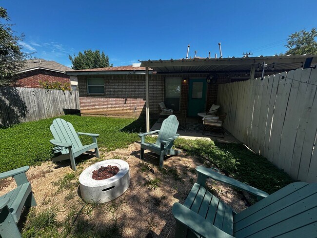 Foto del edificio - 7106 Linkcrest Dr