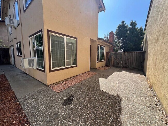 Building Photo - 2840 Rainview Dr
