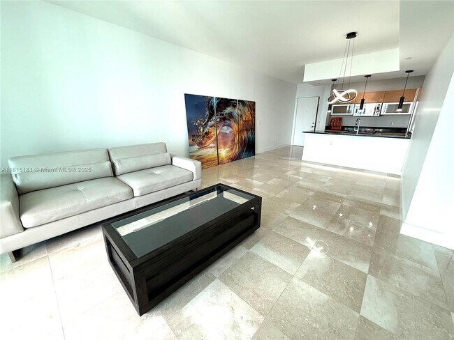 Building Photo - 950 Brickell Bay Dr