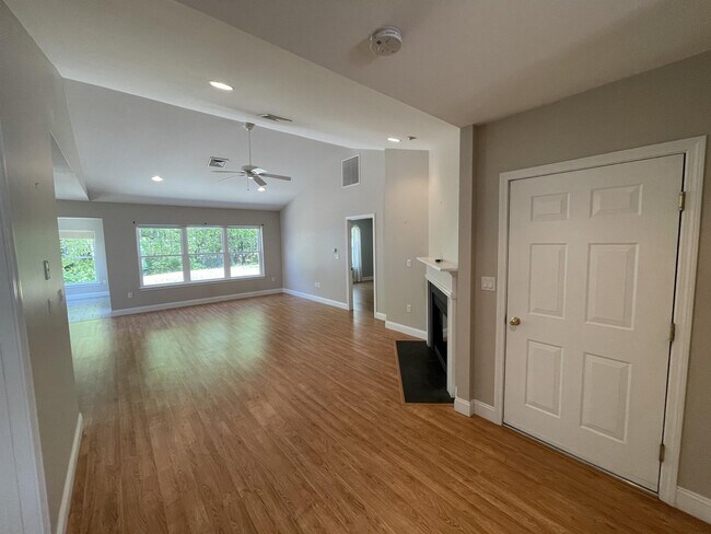 Foto del edificio - 33 Gables Way