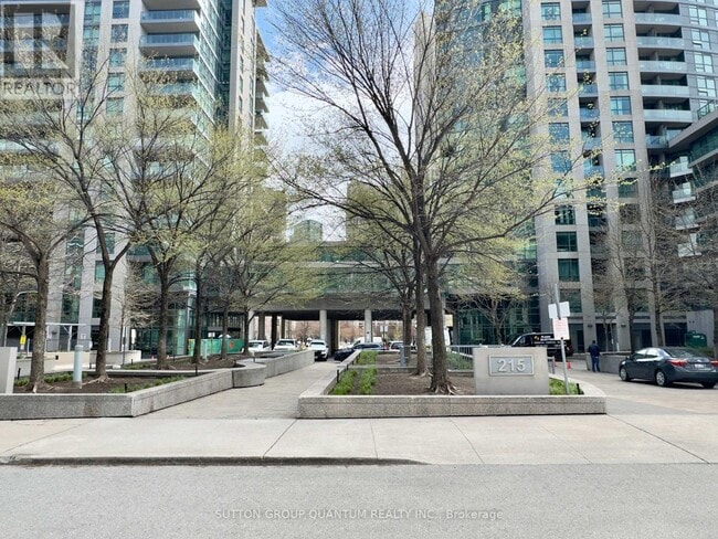 Building Photo - 215 Fort York Blvd