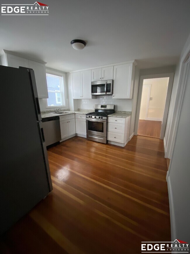 Building Photo - 49 Montfern Ave