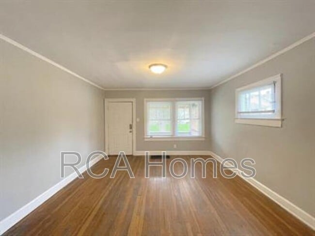 Building Photo - 509 N Bradley Ave