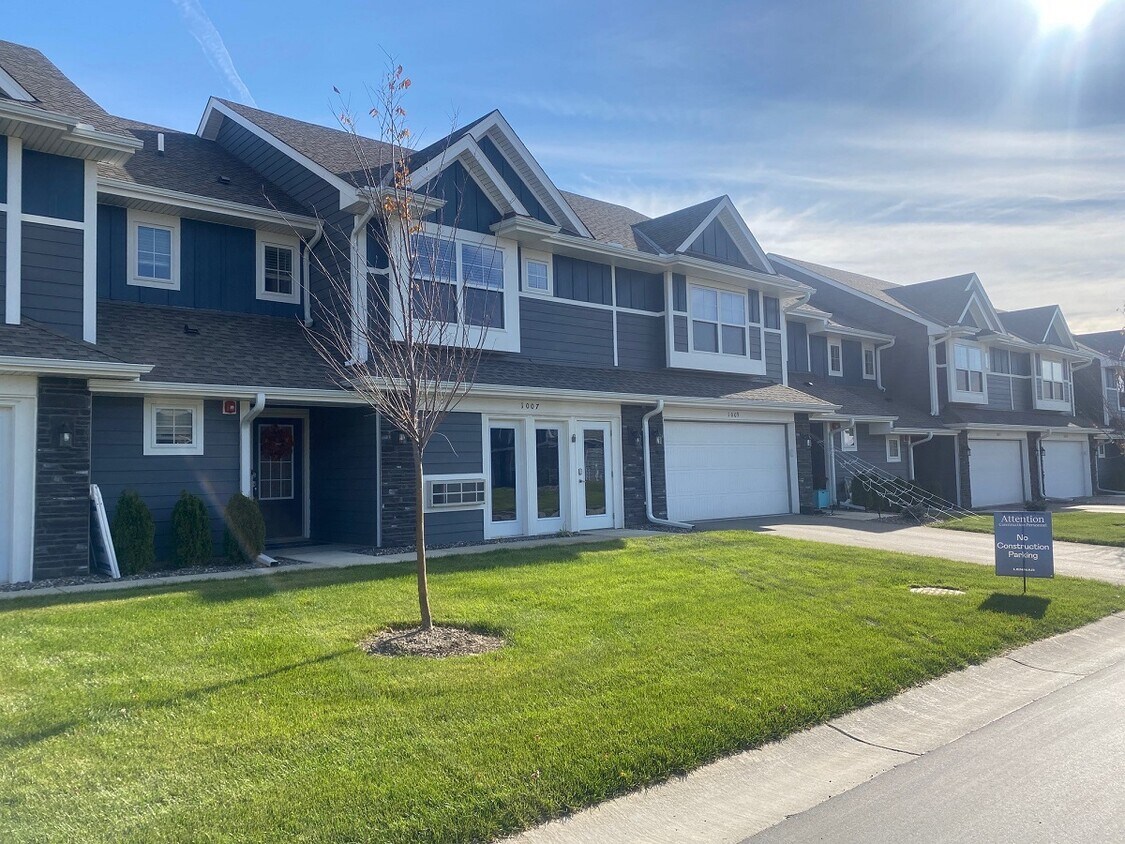 1007 Jubert Dr, Medina, MN 55340 Townhome Rentals in Medina MN