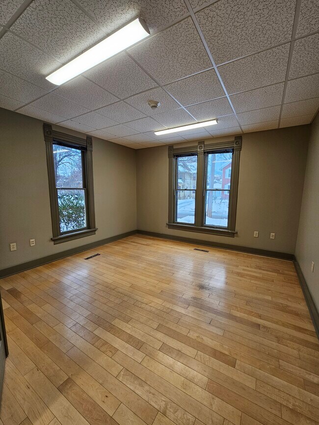 Sala de estar/área común - 206 N Charles St