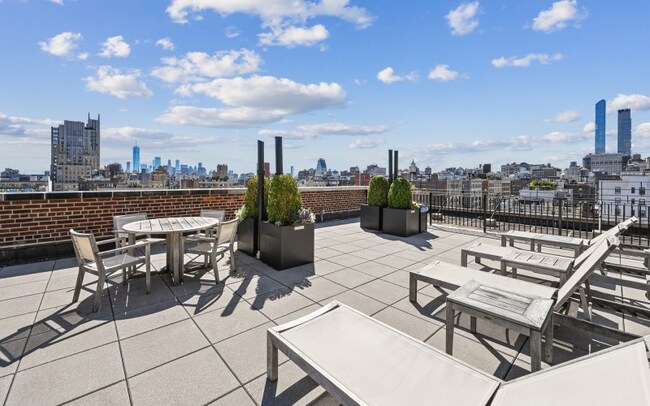 Foto del edificio - 215 W 23rd St