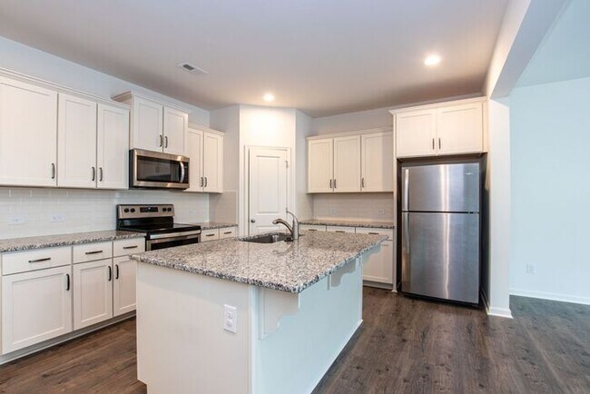 Foto del edificio - BEAUTIFUL 3 Bedroom Townhome Bonterra Village- Pre Leasing June Move In