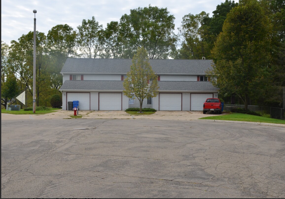 Foto del edificio - 205 Sunnyfield Ct