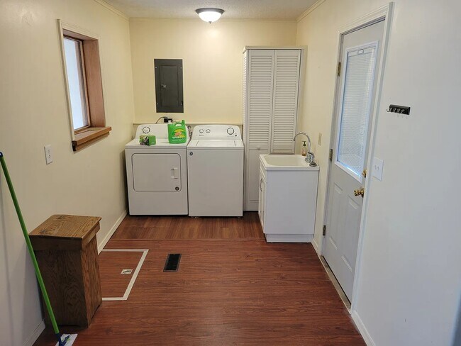 Foto del edificio - 211 Cloos Cir Dr