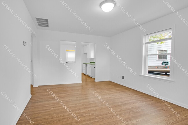 Building Photo - 2744 Sloan St