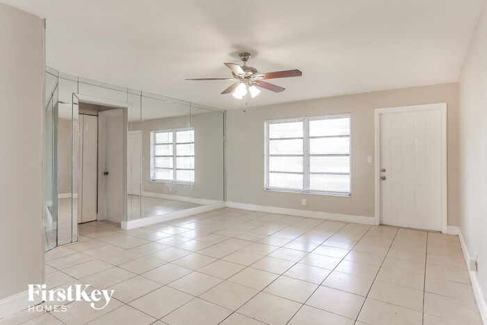 Foto principal - 3751 NW 9th Ct