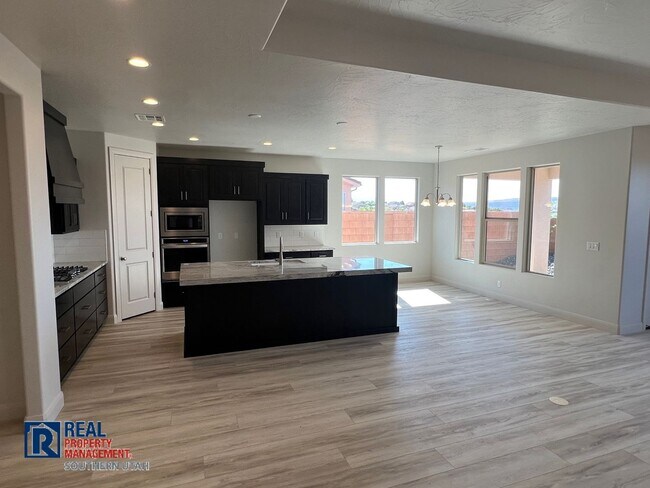 Building Photo - Newer home in Brio