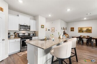 Building Photo - 1444 Acorn Wood