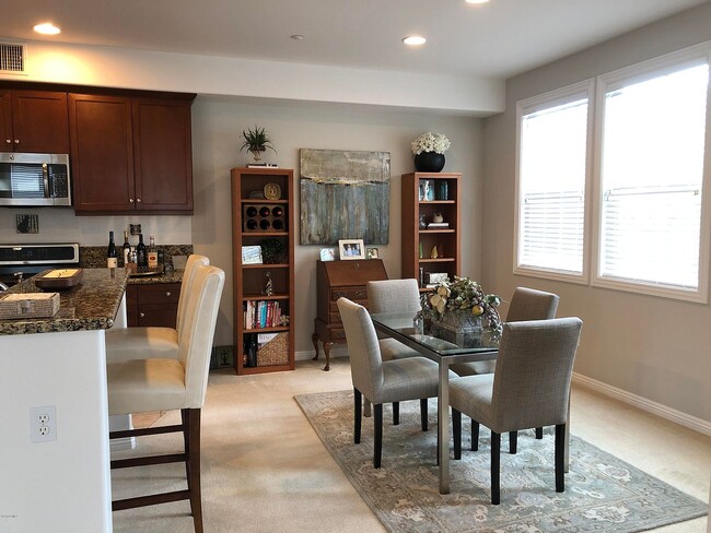 Building Photo - 1560 Silver Shadow Dr