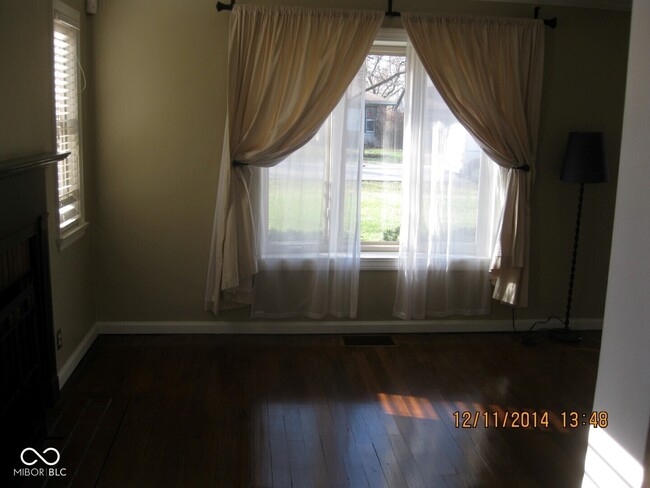 Foto del edificio - 5845 Brouse Ave