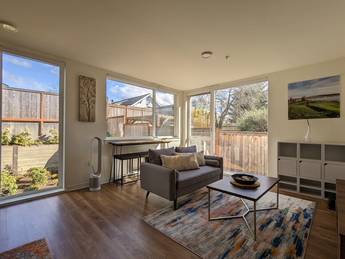 4422 Woodlawn Ave N Unit 114, Seattle, WA 98103 Condo for Rent in