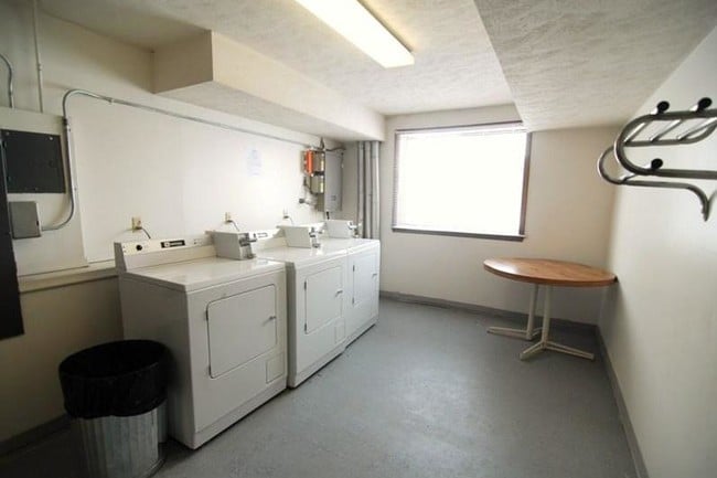 114 Laundry room - Fountain Apartments