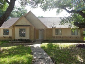 Building Photo - 3022 Kenross St