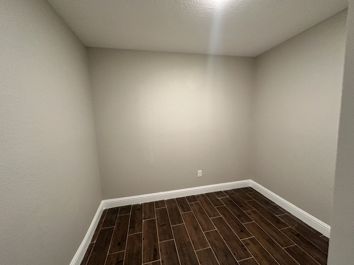 Primary Photo - 2125 Maverick Dr