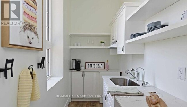 Photo du bâtiment - 1354 Youngs Point Rd