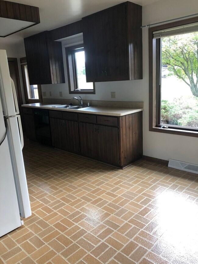Building Photo - 603 W Briarknoll Ct