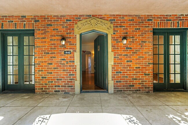 Building Photo - 1942 N Normandie Ave