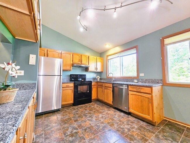 Building Photo - 2434 Red Bud Ct