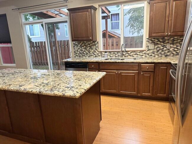 Foto del edificio - 3 Bedroom Beaverton Home with A/C!
