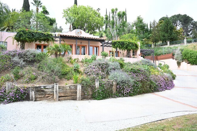 Building Photo - Remodeled Hilltop Home with a View