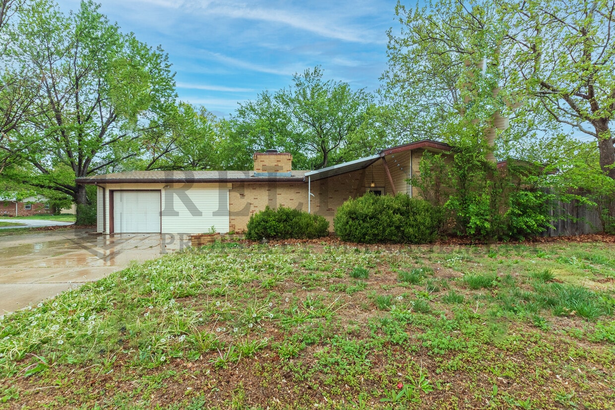 700 N Redbarn Ln, Wichita, KS 67212 House Rental in Wichita, KS